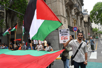 Buenos Aires, Argentina.- In the photos taken on November 29, 2023, Argentines participate in a flag-waving in support of Palestine at the Chancellery of Buenos Aires, to make visible what is happening in the Gaza Strip and also commemorate the International Day of Solidarity with the People of Palestine.