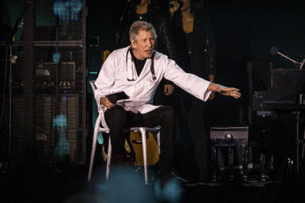 Buenos Aires, Argentina.- En las fotos tomadas el 21 de noviembre del 2023, Roger Waters brindó el primero de la serie de dos conciertos en el Estadio River, en la parada argentina de su gira "This is not a Drill". Las declaraciones del ex Pink Floyd, sobre el ataque de Hamas en Israel, provocaron que importantes hoteles de Buenos Aires rechacen la estadía del músico inglés, según le confirmó el propio artista a medios locales.