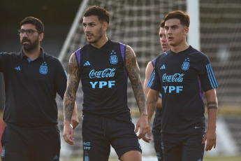 Buenos Aires, Argentina.- En las fotos tomadas el 14 de noviembre del 2023, la Selección Argentina, encabezada por Lionel Messi, durante una sesión de entrenamiento en Ezeiza, prepara la última doble fecha de Eliminatorias Sudamericanas del año, en la que enfrentará a Uruguay y Brasil. La Albiceleste, recibirá a la Celeste este jueves (16) en La Bombonera y visitará a Brasil el próximo martes en el Maracaná.