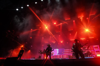 Buenos Aires, Argentina.- En las fotos tomadas el 26 de noviembre del 2023, la segunda edición del Primavera Sound tuvo un cierre de lujo en el porteño Parque Sarmiento, con una recorrida por lo más encumbrado del brit-pop, el synthpop y el dance, y el rock alternativo de la mano de Blur, Pet Shop Boys y Beck (foto), respectivamente.