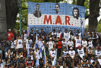 Buenos Aires, Argentina.- En las fotos tomadas el 23 de noviembre del 2023, organizaciones sociales, entre ellas el polo Obrero, realizan un plenario nacional piquetero contra las medidas anunciadas por el Presidente electo Javier Milei. Delegados de todo el país discutirán un "plan de lucha contra el ajuste" y luego marcharán a Plaza de Mayo para acompañar a las Madres de Plaza de Mayo, en rechazo al negacionismo del terrorismo de Estado.