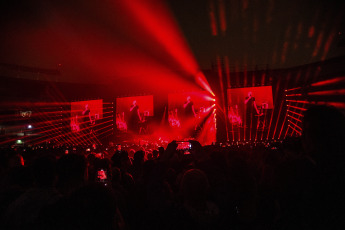 Buenos Aires, Argentina.- En las fotos tomadas el 21 de noviembre del 2023, Roger Waters brindó el primero de la serie de dos conciertos en el Estadio River, en la parada argentina de su gira "This is not a Drill". Las declaraciones del ex Pink Floyd, sobre el ataque de Hamas en Israel, provocaron que importantes hoteles de Buenos Aires rechacen la estadía del músico inglés, según le confirmó el propio artista a medios locales.