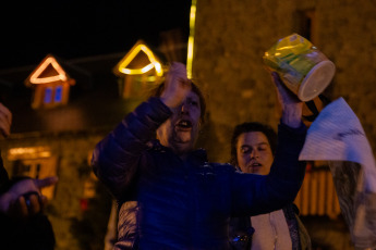 Buenos Aires, Argentina.- In the photos taken on December 20, 2023, banging of pots and honks were recorded this Wednesday night in various parts of the city of Buenos Aires and the Buenos Aires suburbs in rejection of President Javier Milei's announcement of the Decree of Emergency Need (DNU) for economic deregulation, some 300 measures to deregulate the economy and the public sector. “Afuera Milei!” was heard in the streets of the capital of Argentina.