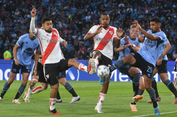 Córdoba, Argentina.- En las fotos tomadas el 3 de diciembre del 2023, durante el partido entre River Plate y Belgrano en el estadio Mario Alberto Kempes en un encuentro por los cuartos de final de la Copa de la Liga Profesional. River Plate venció 2-1 a Belgrano en la última jugada y avanzó a las semifinales de la Copa de la Liga. Facundo Colidio le dio la clasificación al Millonario con un gol a los 94 minutos. El último campeón del fútbol argentino espera por Rosario Central en la siguiente instancia.