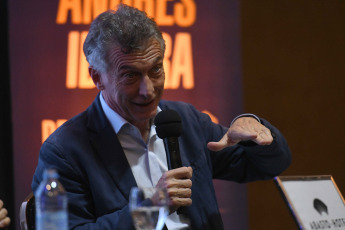 Buenos Aires, Argentina.- En las fotos tomadas el 6 de diciembre del 2023, Andrés Ibarra y Mauricio Macri (foto) hablan en conferencia de prensa en medio de la incertidumbre por las elecciones en Boca Juniors. Macri, contestó las acusaciones de Juan Román Riquelme y comparó su gestión con la de Daniel Passarella en River, "Esto el club no lo resiste más. Esto es mucho peor que lo que le hizo Passarella a River”. Además, pidió la colaboración del oficialismo para que los socios puedan votar el próximo 17 de diciembre.