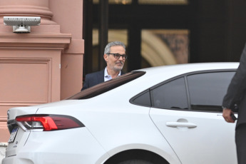 Buenos Aires, Argentina.- En las fotos tomadas el 14 de diciembre del 2023, el Ministro de Salud Mario Russo, tras la reunión de gabinete encabezada por el presidente Javier Milei en la Casa de Gobierno, la cuarta que preside desde que asumió el domingo. Mientras el ministro de Economía, Luis Caputo, anunció el paquete de medidas económicas y dio definiciones sobre Ganancias, jubilaciones, inflación, FMI y tarifas.