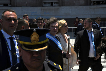 Buenos Aires.- En la foto tomada el 10 de diciembre, 2023, el presidente Javier Milei ingresó hoy a las 13.27 por primera vez como jefe de Estado a la Casa Rosada (palacio presidencial) luego de jurar el cargo este mediodía ante el Congreso Nacional.