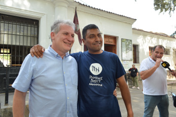 Salta, Argentina.- En las fotos tomadas el 11 de diciembre del 2023, Santos Clemente Vera, uno de los condenados por el doble crimen de las turistas francesas cometido en 2011 en Salta, recuperó la libertad por orden de la Corte de Justicia de esa provincia que se basó en el fallo de la Corte Suprema de Justicia de la Nación, que la semana pasada dejó sin efecto la sentencia a prisión perpetua que se le había dictado en 2016.