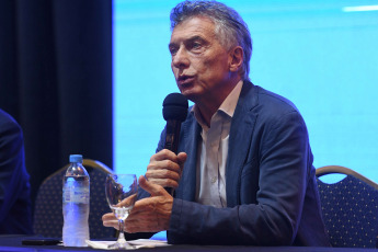 Buenos Aires, Argentina.- En las fotos tomadas el 6 de diciembre del 2023, Andrés Ibarra y Mauricio Macri (foto) hablan en conferencia de prensa en medio de la incertidumbre por las elecciones en Boca Juniors. Macri, contestó las acusaciones de Juan Román Riquelme y comparó su gestión con la de Daniel Passarella en River, "Esto el club no lo resiste más. Esto es mucho peor que lo que le hizo Passarella a River”. Además, pidió la colaboración del oficialismo para que los socios puedan votar el próximo 17 de diciembre.