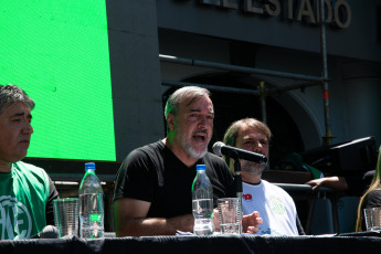 Buenos Aires, Argentina.- En las fotos tomadas el 30 de noviembre del 2023, ATE Capital realizó una concentración y conferencia de prensa para anunciar medidas en defensa del trabajo y las políticas públicas. El presidente electo de Argentina, Javier Milei y sus aliados no terminan de definir su Gabinete de Ministros, mientras que los movimientos piqueteros protestan en las calles de Buenos Aires para advertir que no permitirán un plan de ajuste total.