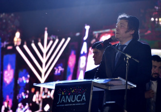 Buenos Aires, Argentina.- En las fotos tomadas el 12 de diciembre del 2023, el presidente, Javier Milei (foto), asistió al acto central de la festividad judía Janucá, una actividad organizada por la Asociación Israelita Argentina Tzeire Agudath Jabad bajo la consigna "Israel unido en una misma luz", en la que se pedirá por "los secuestrados, los soldados israelíes y la pronta recuperación de los heridos" de los ataques perpetrados por Hamas en territorio israelí el 7 de octubre último.