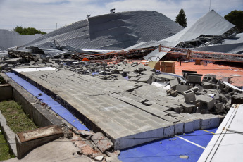 Bahía Blanca, Argentina.- En las fotos tomadas el 20 de diciembre del 2023, muestra a la gran mayoría de los 24 clubes de la ciudad de Bahía Blanca -sur de Buenos Aires- que sufrieron importantes daños materiales durante el temporal de viento y lluvia ocurrido en la madrugada del domingo 17 de diciembre. Bahía Blanca, continúa padeciendo las consecuencias del temporal. A 48 horas del fenómeno climático extremo, recién se logró restablecer el servicio de energía eléctrica en un poco más del 50