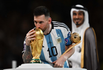 (Archivo) Qatar.- La Selección Argentina se consagró en la Copa del Mundo de Qatar 2022 por tercera vez en su historia, el 18 de diciembre de 2022 en el Estadio de Lusail, en Qatar. Argentina y Francia ofrecieron una final dramática, que se definió por penales (4-2) después de empatar 2-2 en el tiempo regular y quedar 3-3 al cabo del período agregado.