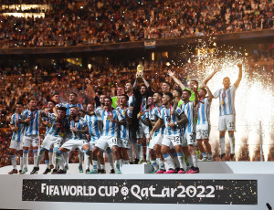 (Archivo) Qatar.- La Selección Argentina se consagró en la Copa del Mundo de Qatar 2022 por tercera vez en su historia, el 18 de diciembre de 2022 en el Estadio de Lusail, en Qatar. Argentina y Francia ofrecieron una final dramática, que se definió por penales (4-2) después de empatar 2-2 en el tiempo regular y quedar 3-3 al cabo del período agregado.