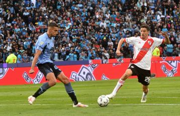 Córdoba, Argentina.- En las fotos tomadas el 3 de diciembre del 2023, durante el partido entre River Plate y Belgrano en el estadio Mario Alberto Kempes en un encuentro por los cuartos de final de la Copa de la Liga Profesional. River Plate venció 2-1 a Belgrano en la última jugada y avanzó a las semifinales de la Copa de la Liga. Facundo Colidio le dio la clasificación al Millonario con un gol a los 94 minutos. El último campeón del fútbol argentino espera por Rosario Central en la siguiente instancia.