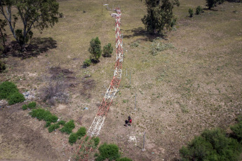 Bahía Blanca, Argentina.- En las fotos tomadas el 19 de diciembre del 2023, muestra los destrozos que aún quedan en las calles de Bahía Blanca tras el temporal que azotó la ciudad el fin de semana. El Servicio de Energía, EDES informó que logró restablecer el servicio al 55