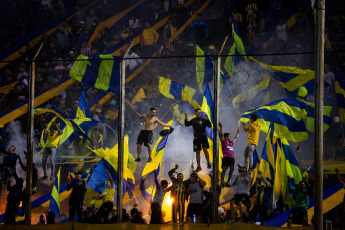 Salta, Argentina.- En las fotos tomadas el 3 de diciembre del 2023, durante el partido entre Rosario Central y Racing Club en el Estadio Padre Ernesto Martearena. Rosario Central se impuso 7 a 6 ante Racing Club por penales, tras el empate 2 a 2 en tiempo regular, y se clasificó a las semifinales del torneo de la Copa de la Liga, instancia en la que se medirá ante River Plate.