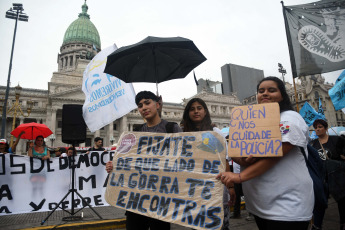 Buenos Aires, Argentina.- En las fotos tomadas el 5 de diciembre del 2023, miles de manifestantes agrupados en distintas organizaciones políticas y sociales participaron de la 7ma "marcha de la gorra" bajo la consigna "Nunca Más violencia ni represión" en la Ciudad de Buenos Aires. El encuentro anual, denuncia el abuso y la represión policial contra jóvenes de sectores populares.