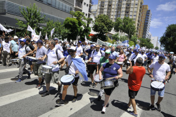 Mar del Plata, Argentina.- En la foto tomada el 24 de enero de 2024, paro y movilización en las calles de la ciudad balnearia de Mar del Plata rechazo al DNU y a la Ley Ómnibus del presidente Javier Milei.