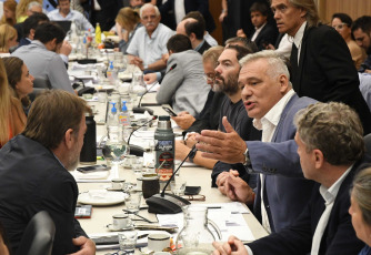 Buenos Aires, Argentina.- En las fotos tomadas el 23 de enero del 2024, el diputado Fernando Carabajal. Arrancó el debate en el plenario de comisiones de Diputados por el proyecto de Ley de Bases, que propone cambios significativos en la regulación económica y las facultades del Gobierno.