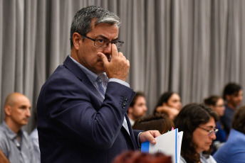 Buenos Aires.- En la foto tomada el 9 de enero, 2024, el plenario de comisiones de la Cámara de Diputados que debatirá el proyecto de ley ómnibus "Bases y Puntos de Partida de la Libertad de los Argentinos" comenzó a las 14.30 y cuenta con la presencia de funcionarios del Poder Ejecutivo.