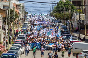 Chubut, Argentina.- En la foto tomada el 24 de enero de 2024, paro y movilización en todo el país en rechazo al DNU y a la Ley Ómnibus del presidente Javier Milei.