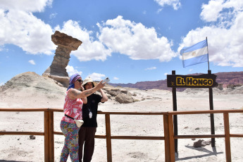 San Juan, Argentina.- En las fotos tomadas el 18 de enero del 2024, muestra el Parque Provincial Ischigualasto, en la provincia de San Juan, llamado por los diaguitas que pasaron por el lugar "Tierra donde no hay vida", que conforma junto al Parque Nacional Talampaya (La Rioja), el mayor conjunto continental de fósiles del mundo, y un paraíso para los entusiastas de los dinosaurios.