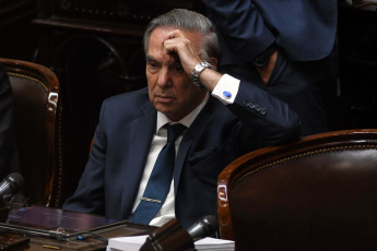 Buenos Aires, Argentina.- En las fotos tomadas el 31 de enero del 2024, Miguel Ángel Pichetto, jefe de bloque de Hacemos Coalición Federal en el recinto de Diputados. La Cámara de Diputados debate el proyecto de Ley Ómnibus enviado por Javier Milei, luego de las negociaciones del oficialismo con la oposición que le aseguraron el piso de 129 diputados para habilitar la sesión.