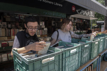 Buenos Aires, Argentina.- En la foto del 20 de enero de 2024, las librerías y los puestos de libros usados del centro porteño trabajan con una comunidad lectora local que suele ir a buscar rarezas o títulos más baratos pero en el último tiempo son más las ventas a turistas que a esos compradores fieles que se acercaban en . de material de lectura