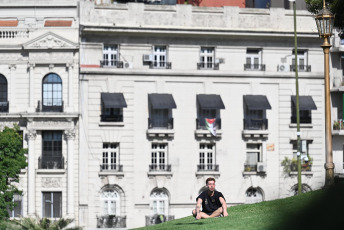 Buenos Aires, Argentina.- En las fotos tomadas el 30 de enero del 2024, muestra las calles de Buenos Aires en medio de la ola de calor que atraviesa el país. La provincia de Mendoza, gran parte de Neuquén, Río Negro, localidades del este de La Pampa y de San Luis, y el sur de Buenos Aires se encuentran bajo alerta roja por calor extremo, el máximo nivel dispuesto por el Servicio Meteorológico Nacional (SMN), con temperaturas máximas que pueden llegar a los 38 grados.