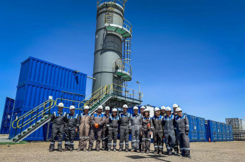 Chubut, Argentina.- En la foto tomada el 19 de enero de 2024, el presidente de YPF, Horacio Marín realizó su primera visita a las provincias de Santa Cruz y Chubut para recorrer las operaciones de la compañía en la Cuenca del Golfo San Jorge. Mantuvo encuentros con autoridades locales y representantes del sector.