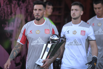 Buenos Aires, Argentina.- En las fotos tomadas el 25 de enero del 2024, durante el partido entre Estudiantes y Argentino de Monte Maíz, por la Copa Argentina en el Estadio Néstor Díaz Pérez de Lanús. Estudiantes le ganó 2 a 0 a Argentino de Monte Maíz por 32avos de final de la Copa Argentina. Los goles del Pincha los marcaron Javier Correa a los 20 minutos de la etapa inicial y Mauro Méndez a los 41'.