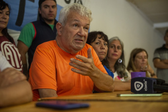 Bariloche, Argentina.- En la foto tomada el 23 de enero de 2024, la CGT junto a distintas organizaciones de sociales realizaron hoy una conferencia de prensa de cara al paro General y Movilización convocado para mañana en todo el país.