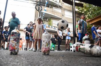 Buenos Aires- En la foto tomada el 6 de enero de 2024, la asociación civil Tierra, Techo y Trabajo realizó una jornada de festejo sobre la calle Padilla, entre Acevedo y Malabia, en el barrio porteño de Villa Crespo.