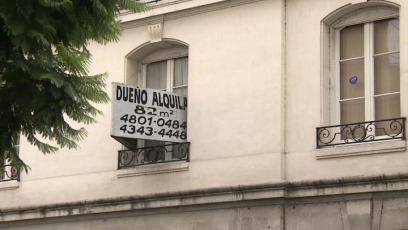 Buenos Aires.- En la foto tomada el 8 de enero de 2024, los alquileres quedaron liberados al común acuerdo entre inquilinos y propietarios a partir de la entrada en vigencia del Decreto de Necesidad y Urgencia (DNU), y lo que prevalece en estos primeros días es la firma de contratos con duración de dos años y actualización trimestral en base a la evolución del Índice de Precios al Consumidor.