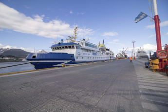 Ushuaia, Argentina.- El puerto de la ciudad de Ushuaia (foto), en Tierra del Fuego, y el de la ciudad de Buenos Aires compiten con el de Río de Janeiro, en Brasil, por convertirse en los mejores de Sudamérica en una encuesta organizada por un sitio especializado de la actividad.