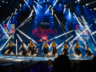 Córdoba, Argentina.- En las fotos tomadas el 24 de enero del 2024, durante la presentación del conjunto de malambo, 'El Ramalazo', en la ciudad cordobesa de Cosquín. El Festival Nacional de Folklore, empezó el sábado 20 de enero y se extiende hasta el domingo 28. Se trata de una de las celebraciones más importantes que se hacen en el país para homenajear la música representativa de los argentinos.