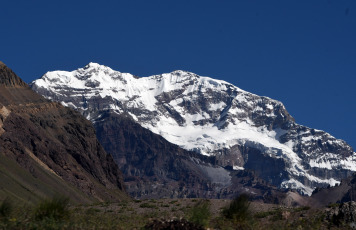 Mendoza.- En la foto tomada el 6 de enero de 2024, zonas turísticas de la provincia de Mendoza, Argentina. En plena apertura de la temporada de verano, Mendoza reforzó la promoción a nivel nacional de 13 áreas naturales protegidas que están abiertas al turismo a disposición del visitante local, nacional o extranjero que busca lugares cercanos, atractivos, económicos y hasta desconocidos.