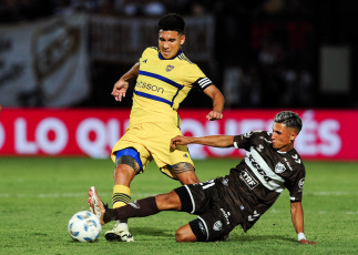 Buenos Aires, Argentina.- En las fotografías tomadas el 27 de enero de 2024 se ven escenas del partido Boca - Platense que terminó 0 a 0 en el estadio Ciudad de Vicente López.. El encuentro ofició como el debut de Diego Martínez al mando de la Dirección Técnica de Boca Juniors. En el primer tiempo le anularon un gol a Ronaldo Martínez, de Platense.