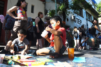 Buenos Aires- En la foto tomada el 6 de enero de 2024, la asociación civil Tierra, Techo y Trabajo realizó una jornada de festejo sobre la calle Padilla, entre Acevedo y Malabia, en el barrio porteño de Villa Crespo.