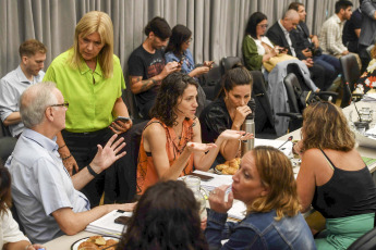 Buenos Aires, Argentina.- En las fotos tomadas el 17 de enero del 2024, el plenario de comisiones de la Cámara de Diputados realiza una nueva jornada de debate del proyecto de ley de "Bases y Puntos de Partida para la Libertad de los Argentinos", impulsado por el Poder Ejecutivo, en lo que será el sexto encuentro, luego de que ayer debatieron la norma organizaciones no gubernamentales, organismos de Derechos Humanos, entidades empresarias y sectores de la sociedad civil.