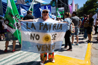 Chubut, Argentina.- En la foto tomada el 24 de enero de 2024, paro y movilización en todo el país en rechazo al DNU y a la Ley Ómnibus del presidente Javier Milei.