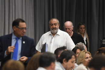 Buenos Aires, Argentina.- En las fotos tomadas el 15 de enero del 2024, Héctor Daer en el plenario de comisiones de la Cámara de Diputados que analiza el proyecto de ley ómnibus retomó su trabajo con la recepción de los testimonios de empresas, asociaciones, ONG's y sectores alcanzados por lo dispuesto en esa iniciativa.