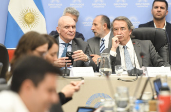 Buenos Aires.- En la foto tomada el 11 de enero de 2024, en el comienzo de la última jornada de debate de la Ley Ómnibus con la presencia de funcionarios del Ejecutivo, la discusión durante la mañana estuvo concentrada en Educación, Cultura y Niñez y Familia.