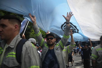 Buenos Aires, Argentina.- En las fotos tomadas el 24 de enero del 2024, manifestantes en la Plaza Congreso, con cortes parciales para el tránsito vehicular, en el marco del paro y movilización convocado por la CGT. Argentina vive su primera huelga general desde 2019, convocada por la principal central sindical del país, contra las amplias reformas impulsadas por el Gobierno del libertario Javier Milei.