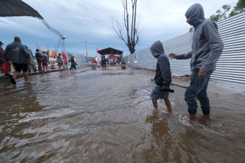 Corrientes.- In the photo taken on January 11, 2024, with a national route cut in two sections, evacuations and landslides, the center and south of the province of Corrientes suffers today a rainy season that far exceeded its historical records, with marks of up to 400 millimeters of falling water in the last few hours.