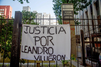 Mar del Plata, Argentina.- En las fotos tomadas el 30 de enero del 2024, la madre de un motociclista asesinado tras una discusión de tránsito, en 2021 en la ciudad bonaerense de Mar del Plata, declaró este lunes, al comenzar el juicio por el crimen. Jorge Mattar está detenido desde julio de 2021 por el homicidio de Leandro Yamil Vilugron.