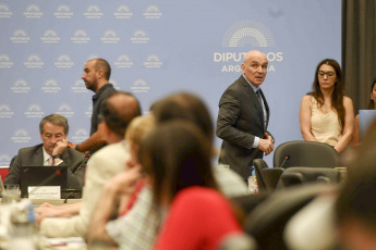 Buenos Aires, Argentina.- En las fotos tomadas el 17 de enero del 2024, José Luis Espert, diputado nacional por FAL en el plenario de comisiones de la Cámara de Diputados que realiza una nueva jornada de debate del proyecto de ley de "Bases y Puntos de Partida para la Libertad de los Argentinos", impulsado por el Poder Ejecutivo, en lo que será el sexto encuentro, luego de que ayer debatieron la norma organizaciones no gubernamentales, organismos de Derechos Humanos, entidades empresarias y sectores de la sociedad civil.