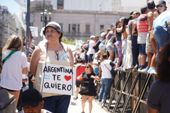 Buenos Aires, Argentina.- En las fotos tomadas el 24 de enero del 2024, manifestantes en la Plaza Congreso, con cortes parciales para el tránsito vehicular, en el marco del paro y movilización convocado por la CGT. Argentina vive su primera huelga general desde 2019, convocada por la principal central sindical del país, contra las amplias reformas impulsadas por el Gobierno del libertario Javier Milei.