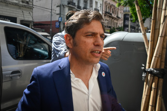 Buenos Aires, Argentina.- En las fotos tomadas el 18 de enero del 2024, el gobernador de Buenos Aires, Axel Kicillof. La CGT debate con los gobernadores del PJ una estrategia común para frenar en el Congreso las reformas que impulsa Javier Milei a través del DNU y la ley ómnibus, en otro paso de la ofensiva que culminará con el paro de 12 horas con movilización del próximo miércoles 24 de enero.